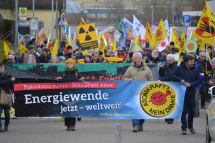 b_215_215_16777215_0_0_images_stories_akt23_230311-fukushima-demo_230311-Fukushima-Demo-Neckarwestheim-015.jpg